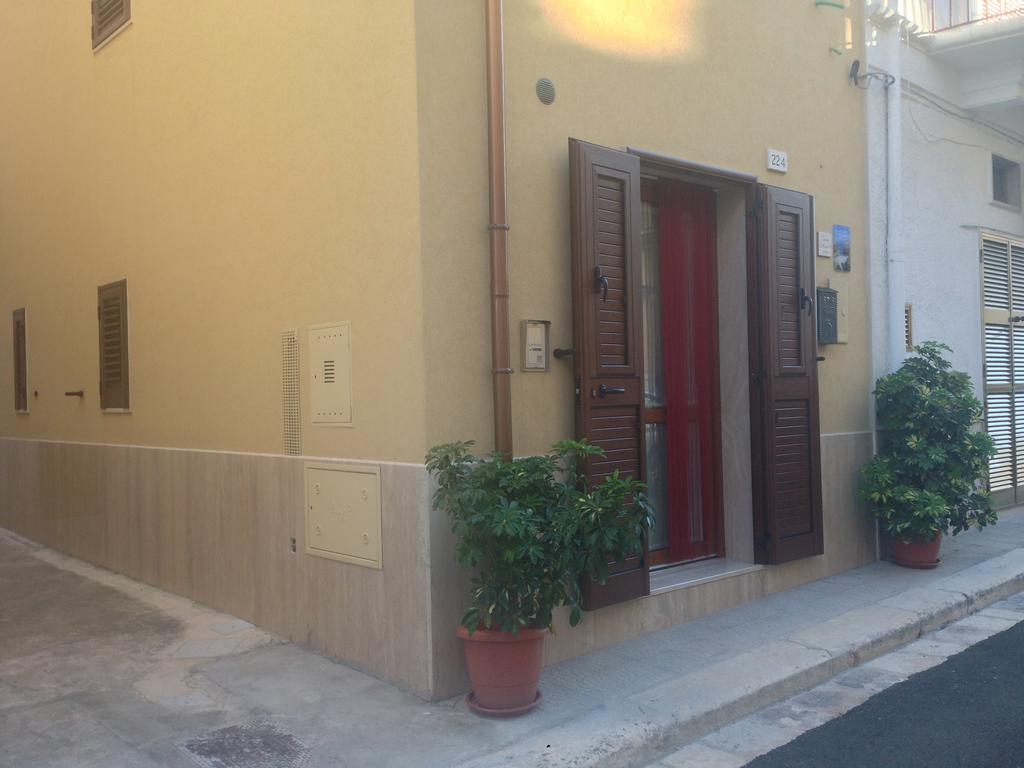 Via Roma 224 Hotel Polignano a Mare Luaran gambar