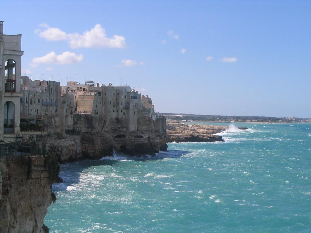 Via Roma 224 Hotel Polignano a Mare Luaran gambar
